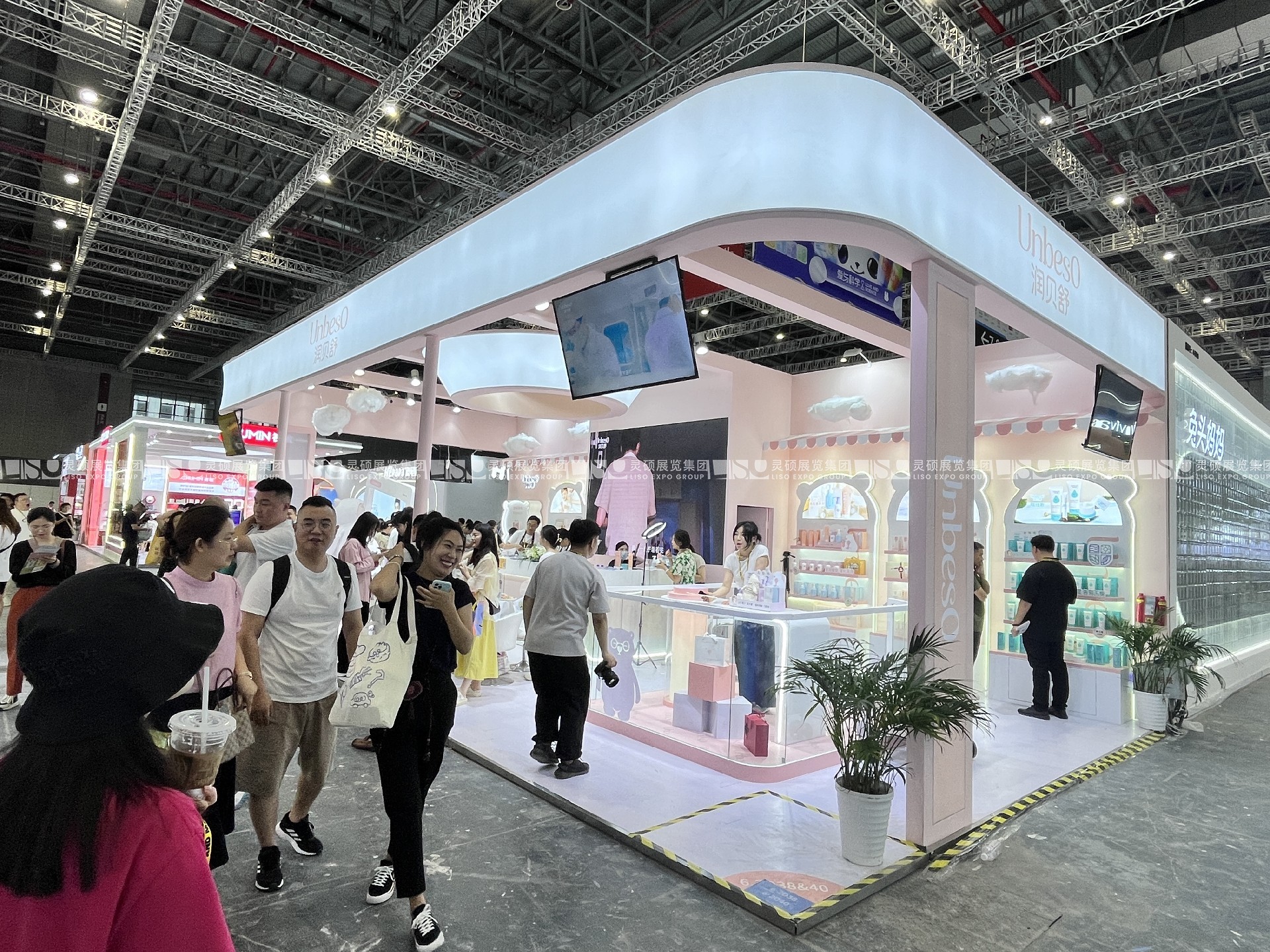 CBME孕嬰童展展臺(tái)搭建案例-潤貝舒